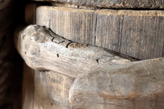 Oude houten ton met deksel Nr 1